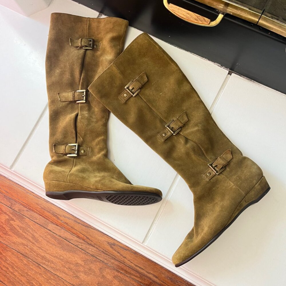 Women’s Aerosles Serasota Olive Green SZ 7 vintage Suade Boot